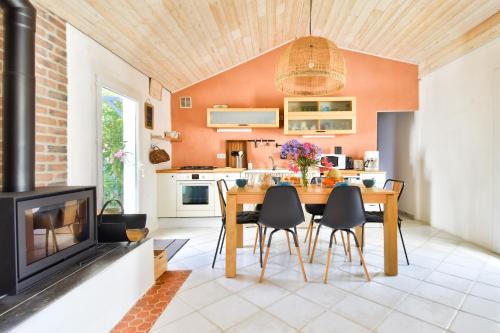 L'Epine House | À 800 m de la mer, jolie maison avec jardin pour 7
