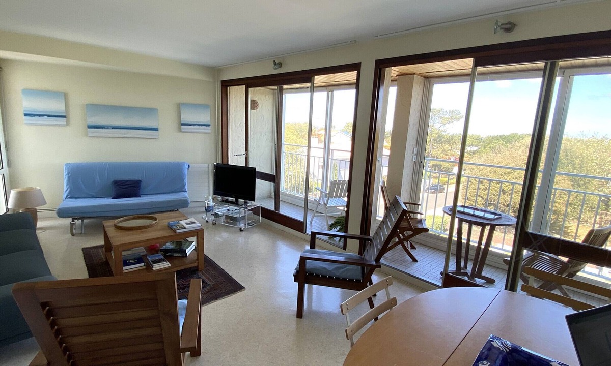 Chateau-d'Olonne Apartment | 1-bedroom apartment near the beach with loggia and pet-friendly