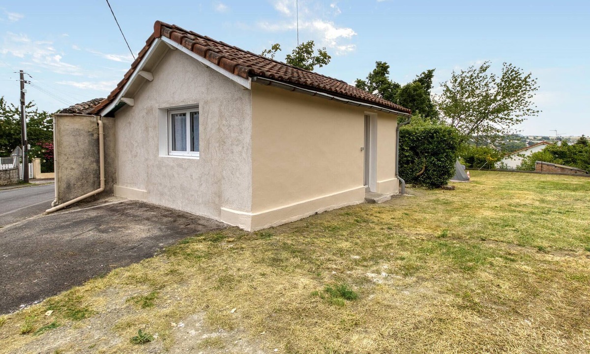 Ruelle-sur-Touvre House | 1 bedroom gorgeous home in Ruelle-sur-Touvre