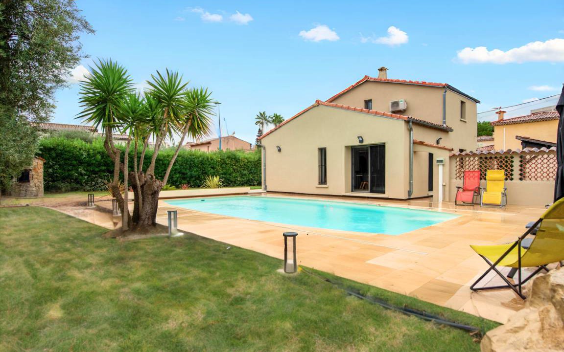 Mandelieu-La-Napoule Villa | 124 m² Villa ∙ 4 bedrooms ∙ 8 guests