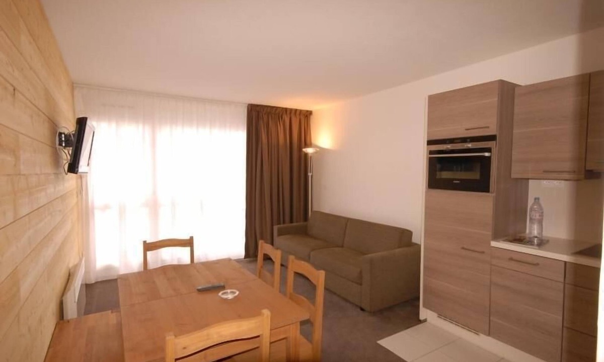 Eaux-Bonnes Apartment | 150m from resort center, 8th floor, view ski slopes, balcony, tv, 30m², Gourette