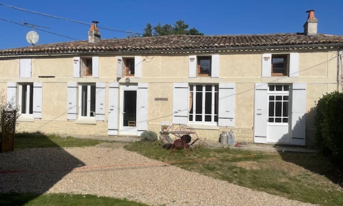 Bribaudon House | 1830's Village Farmhouse - Shared Pool, Games Barn, Leisure Field. Beach 30 mins