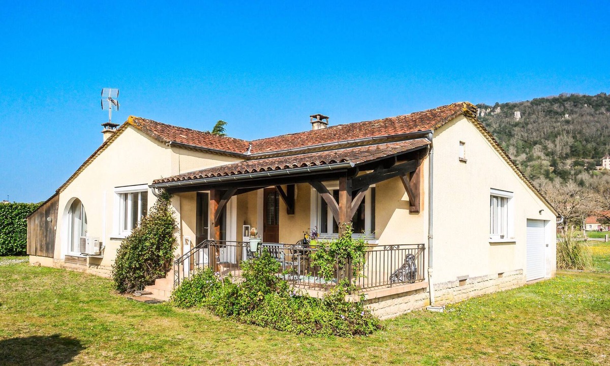 Saint-Vincent-de-Cosse House | 2 bedroom nice home in Saint-Vincent-de-Cosse