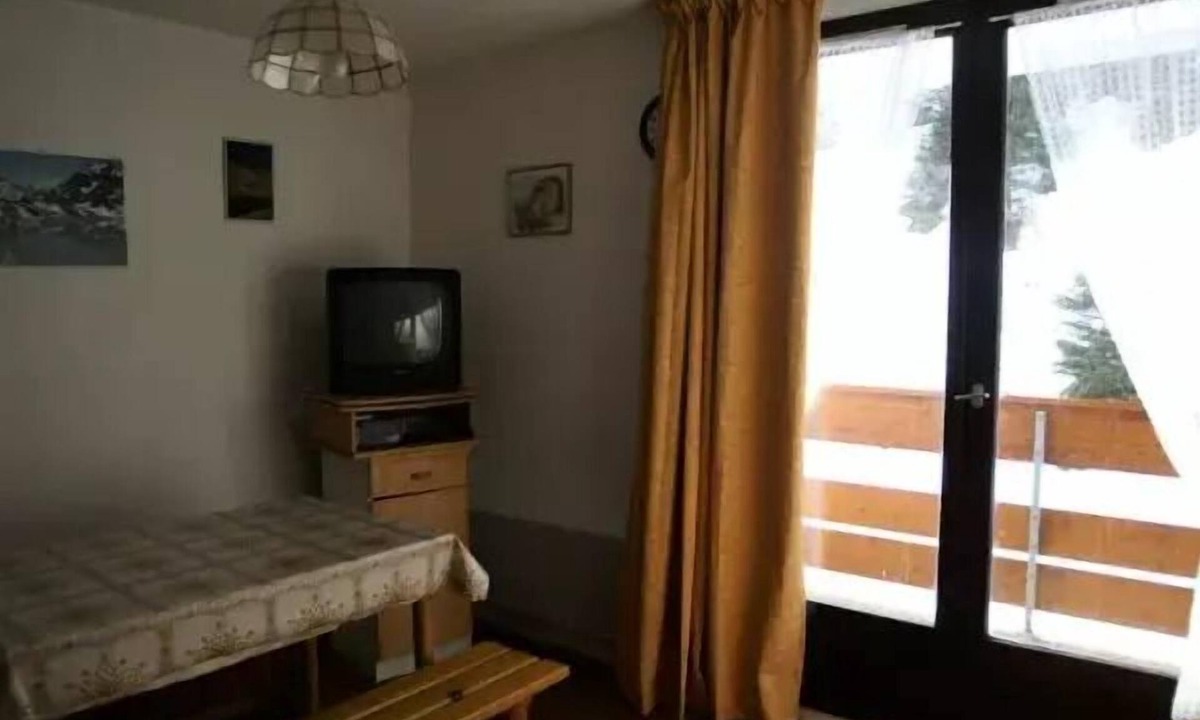 Le Pleynet Apartment | 2-ROOM CABIN SLEEPS 6