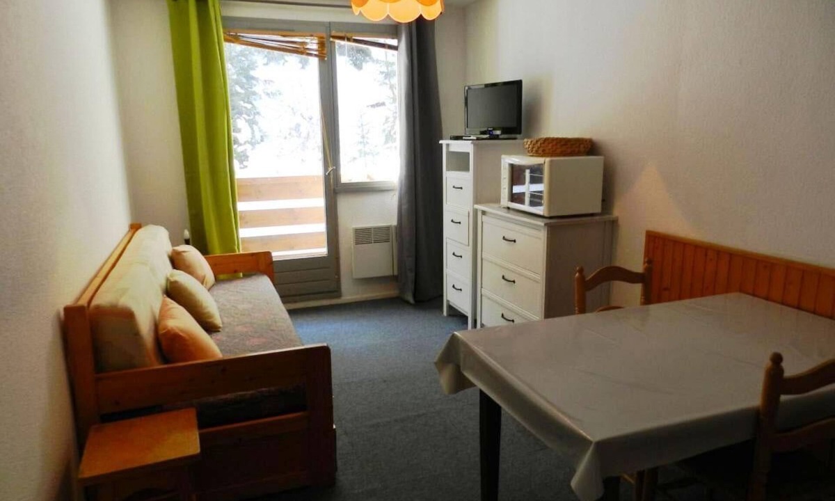Le Pleynet Apartment | 200m from resort center, view valley/ski slopes, balcony, parking, ski locker, 18m², Les 7 Laux