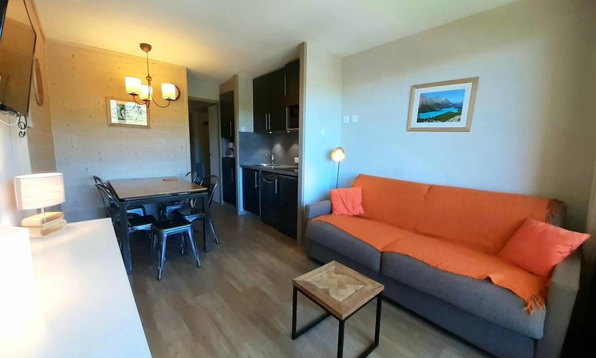 Saint-Julien-Mont-Denis Apartment | 200m from resort center, 4th floor, view mountain, balcony, tv, ski locker, 23m², La Plagne
