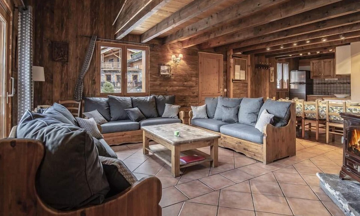 Saint-Marcel Apartment | 2nd floor, sauna, balcony, fireplace or stove, parking, tv, ski locker, 115m²