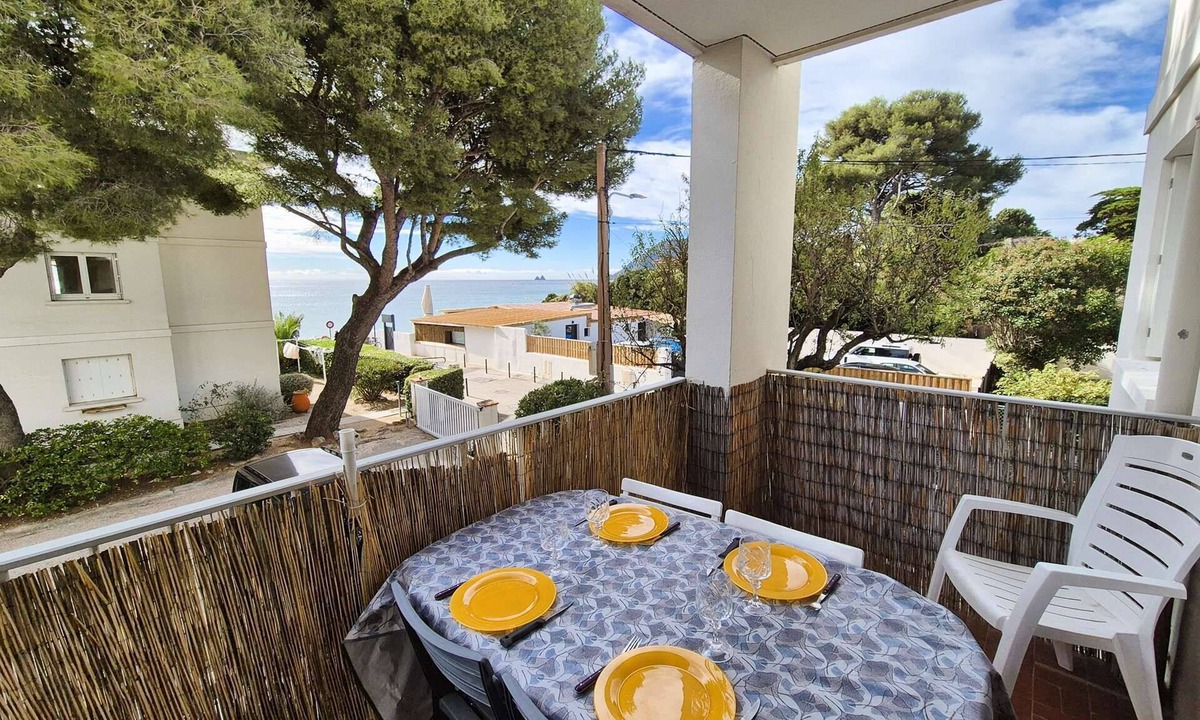 Les Sablettes Apartment | 3 Bedroom Apartment, Sea View, walk to all