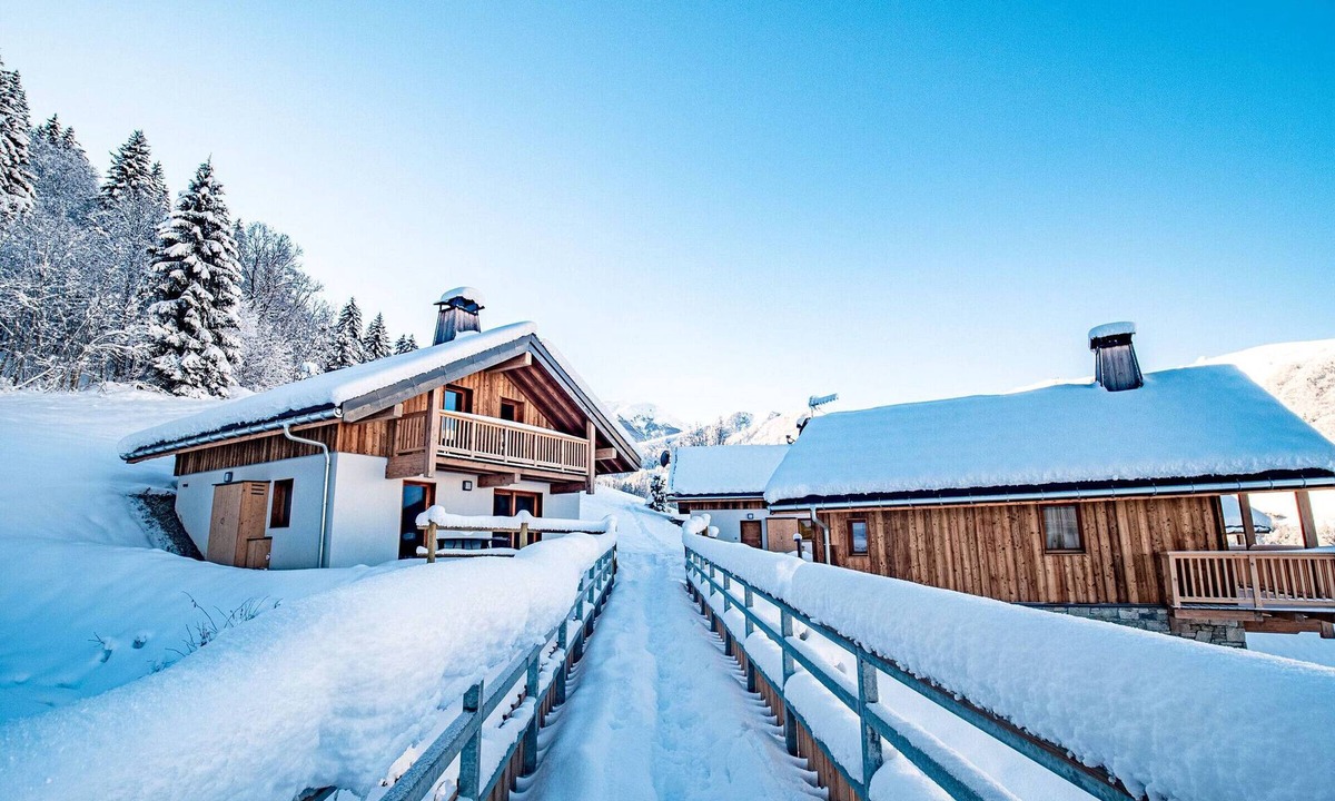 Valmorel Ski Chalet | 3* Chalet Valmorel, ski-in/ski-out, 3 bedrooms, parking, WIFI