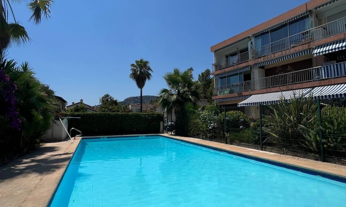 Mandelieu-la-Napoule Beach Apartment | 3-room apartment with pool 5 minutes walk from the beach and all amenities!