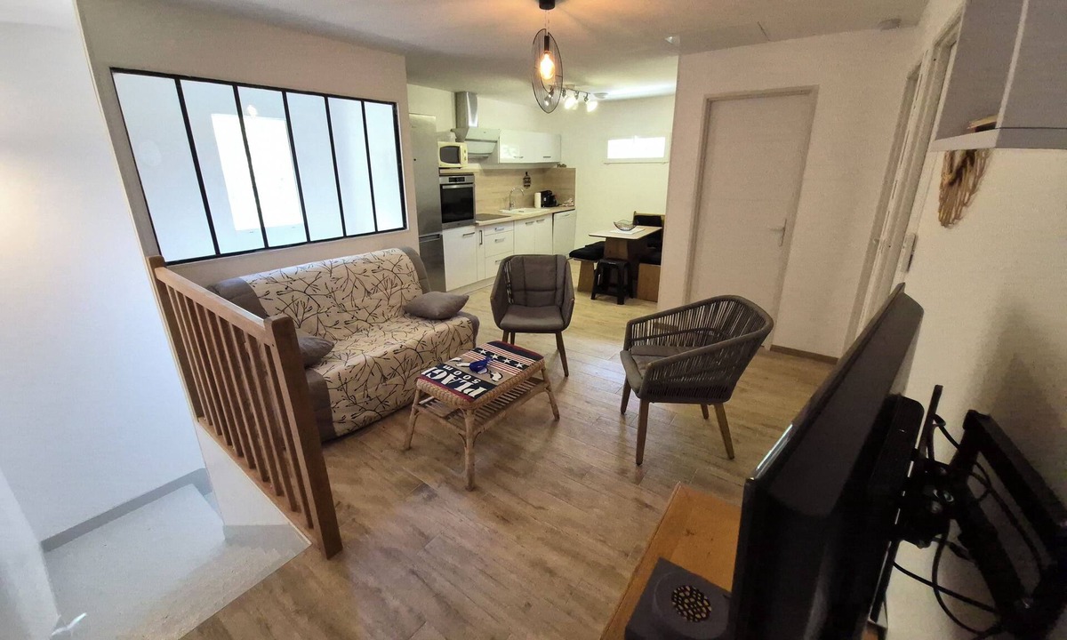 Saint-Georges-de-Didonne Apartment | 3-star vacation rental, air-conditioned, near the beach and forest, with a garden and Wi-Fi