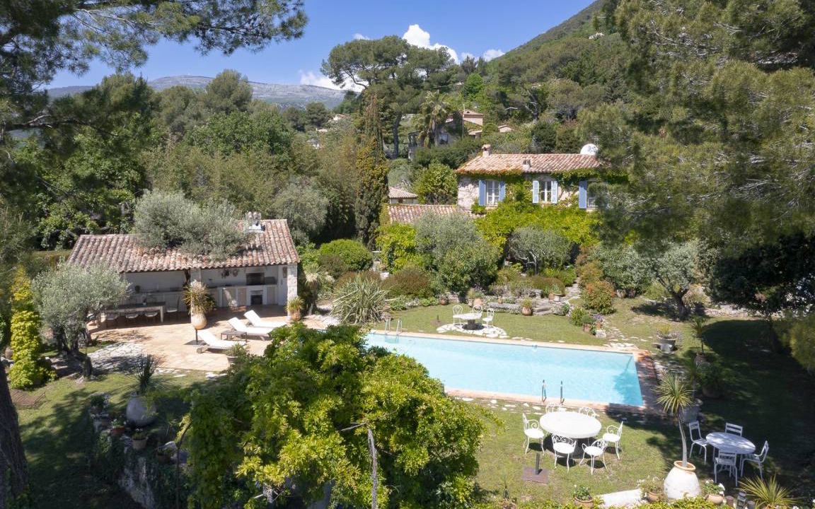 Tourrettes-sur-Loup Villa | 350 m² Villa ∙ 5 bedrooms ∙ 10 guests
