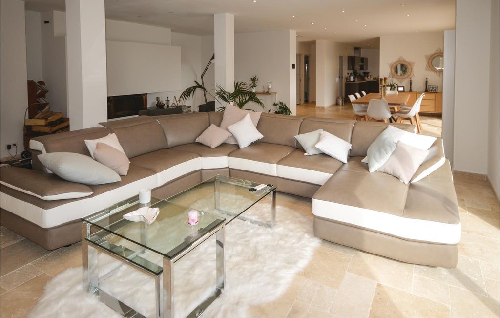 Cabris House | 4 bedroom accommodation in Cabris