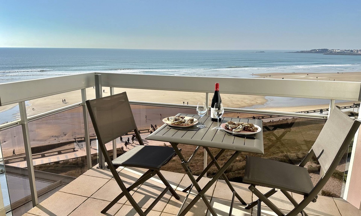Saint-Gilles-Croix-de-Vie Apartment | 40m2 top floor luxury apartment with SEA VIEW