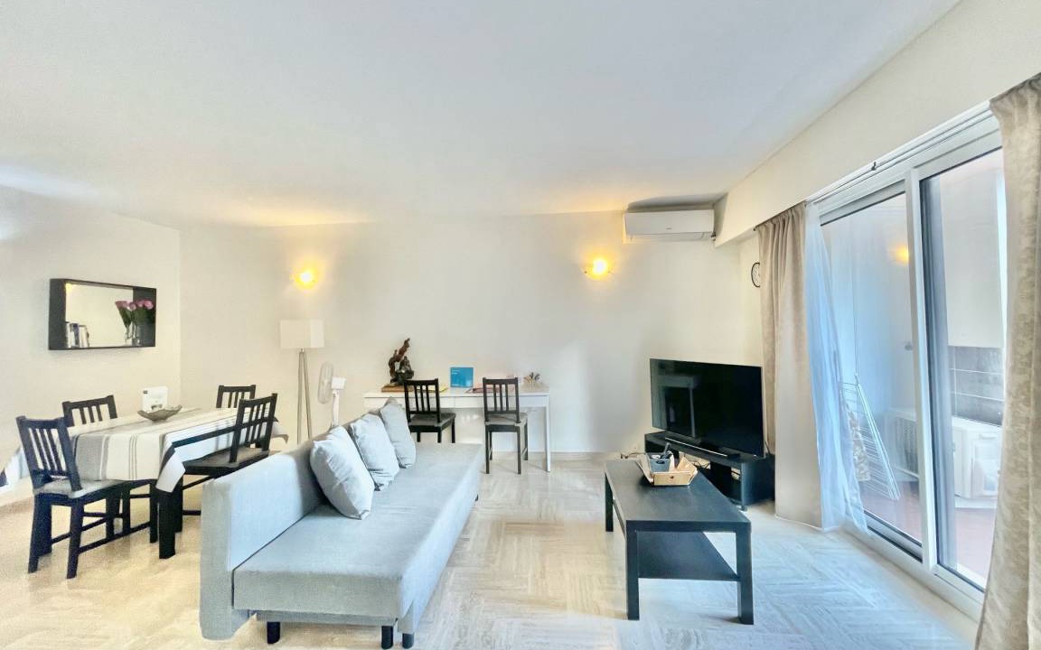 Prado - Republique Apartment | 50 m² Apartment ∙ 1 bedroom ∙ 4 guests