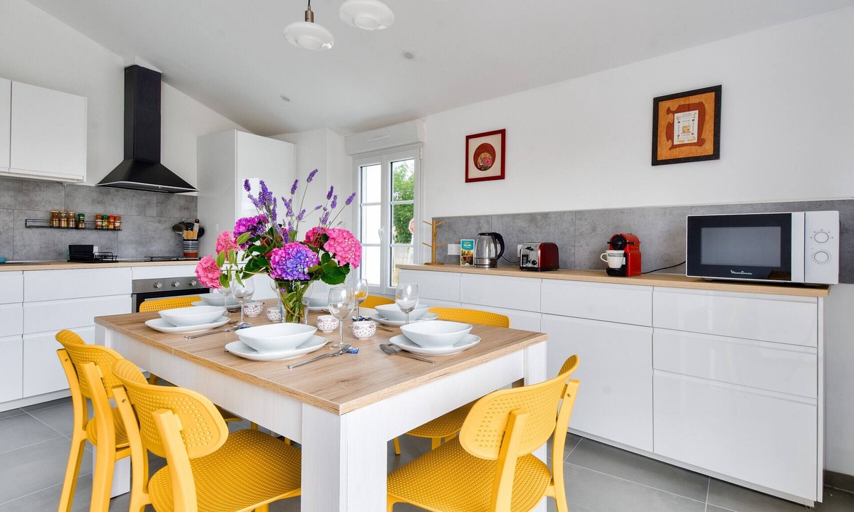 Barbatre House | 500m from the beach - House 6 adults & 1 child