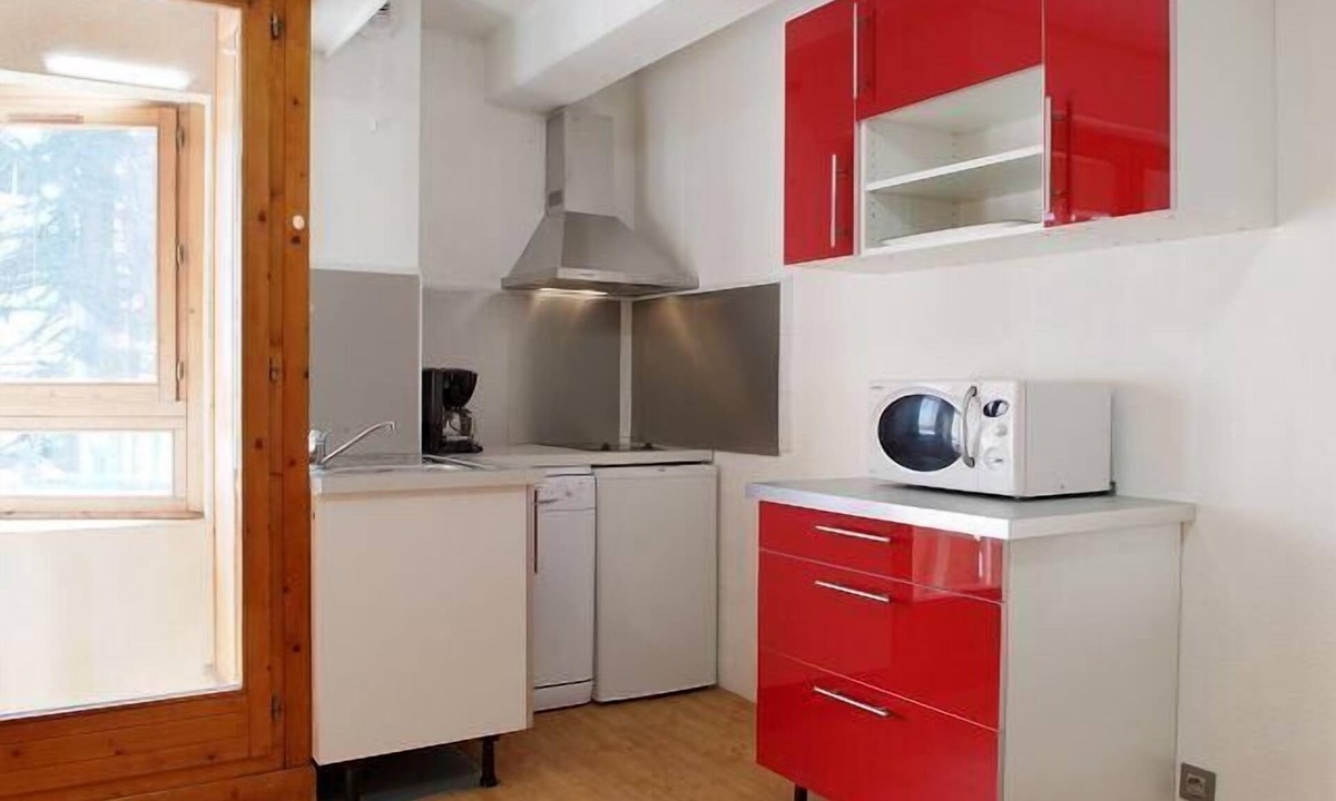 Brides-les-Bains Apartment | 50m from resort center, 1st floor, view village, balcony, 26m², Brides Les Bains