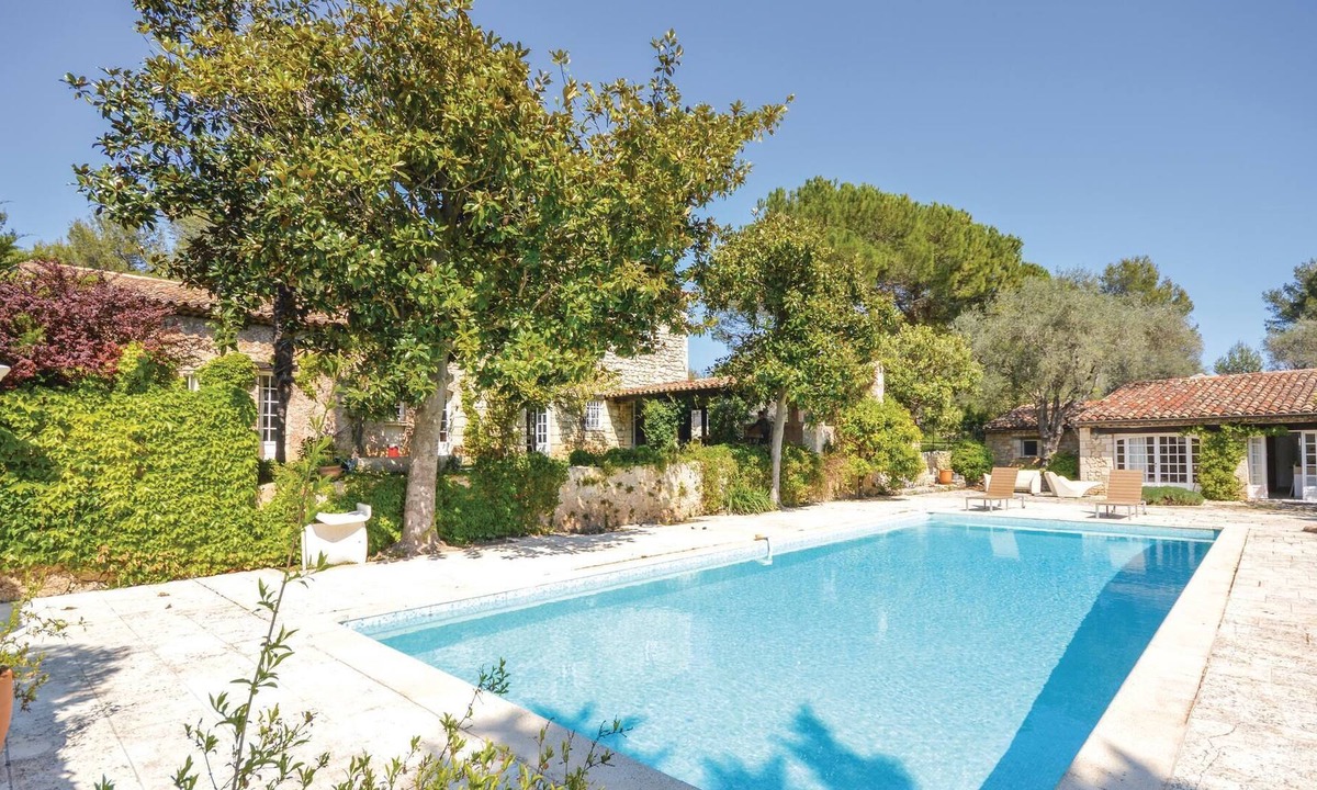 Le Rouret House | 6 bedroom accommodation in Le Rouret