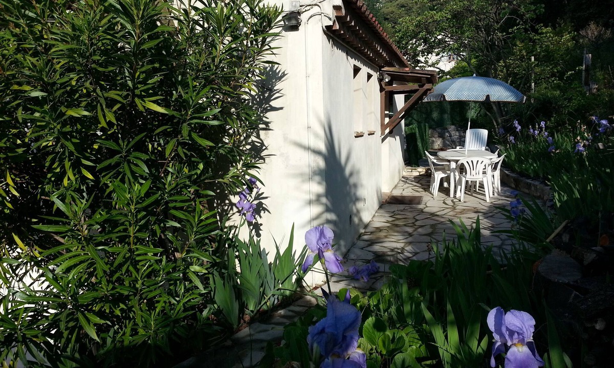 Tourrettes-sur-Loup Apartment | 65m2 apartment, independent in villa, terrace, garden and parking, 5 Pers.