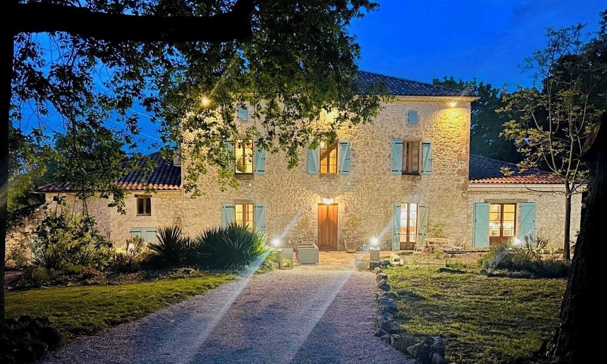 Massoules House | 7 bed house in idyllic location with heated pool, hot tub, gym, games room & A/C