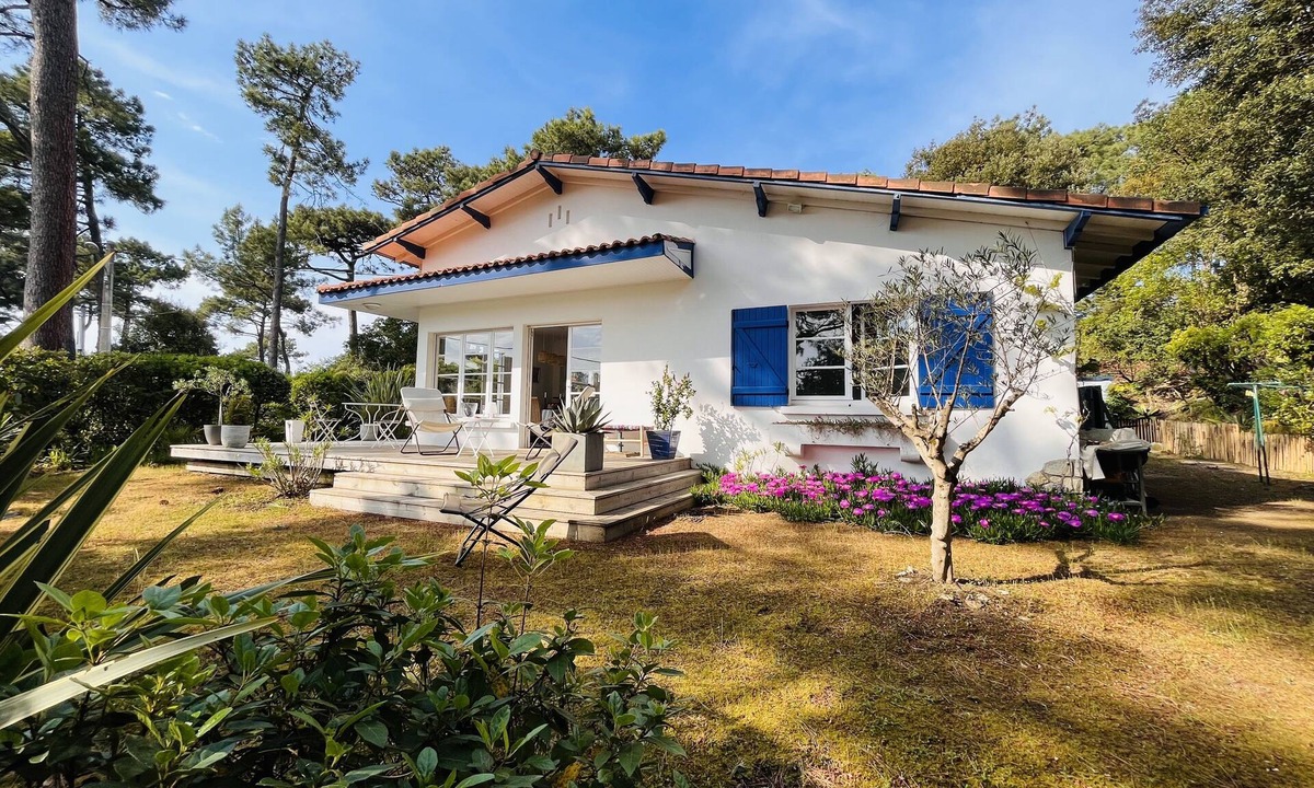 L'Herbe Villa | 7-person villa above the village of L'Herbe, 3 minutes' walk from the beach