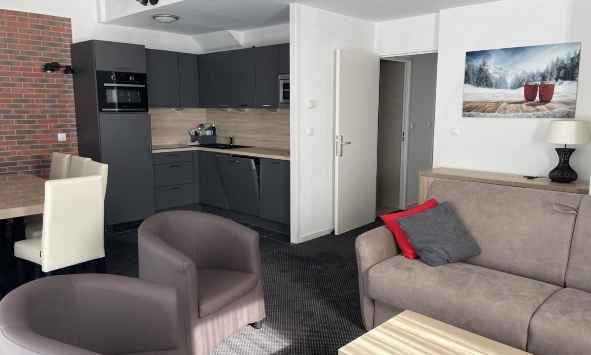 Eaux-Bonnes Apartment | 80m from resort center, 4th floor, view ski slopes, swimming pool, tv, ski locker, 80m², Gourette