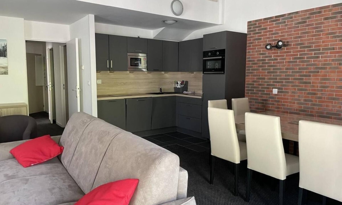 Eaux-Bonnes Apartment | 80m from resort center, 4th floor, swimming pool, tv, ski locker, 87m², Gourette