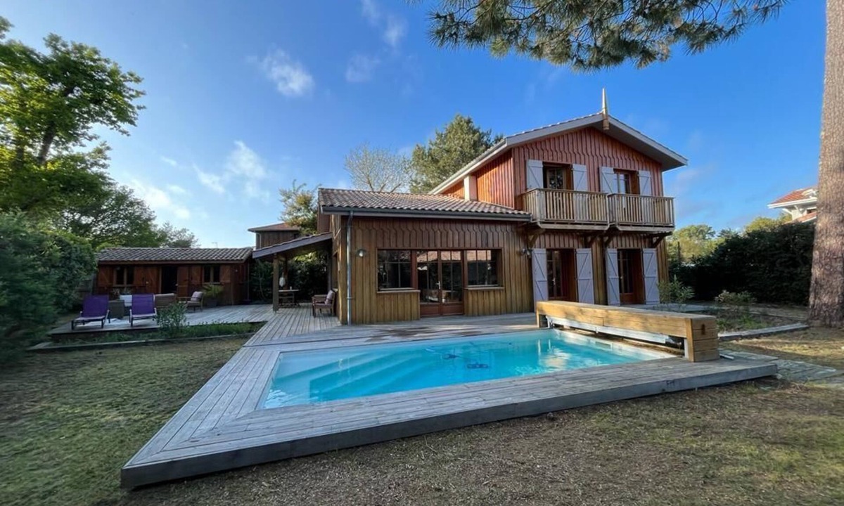 Cap-Ferret Villa | A 200m des plages et des commerces, belle villa en bois avec piscine chauffée