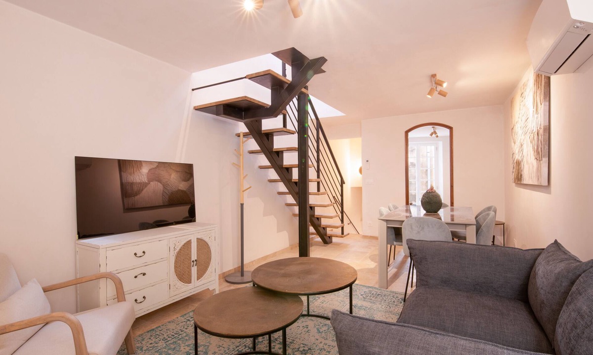 Old Town House | A Breathtaking Townhouse in the heart of Saint-Tropez