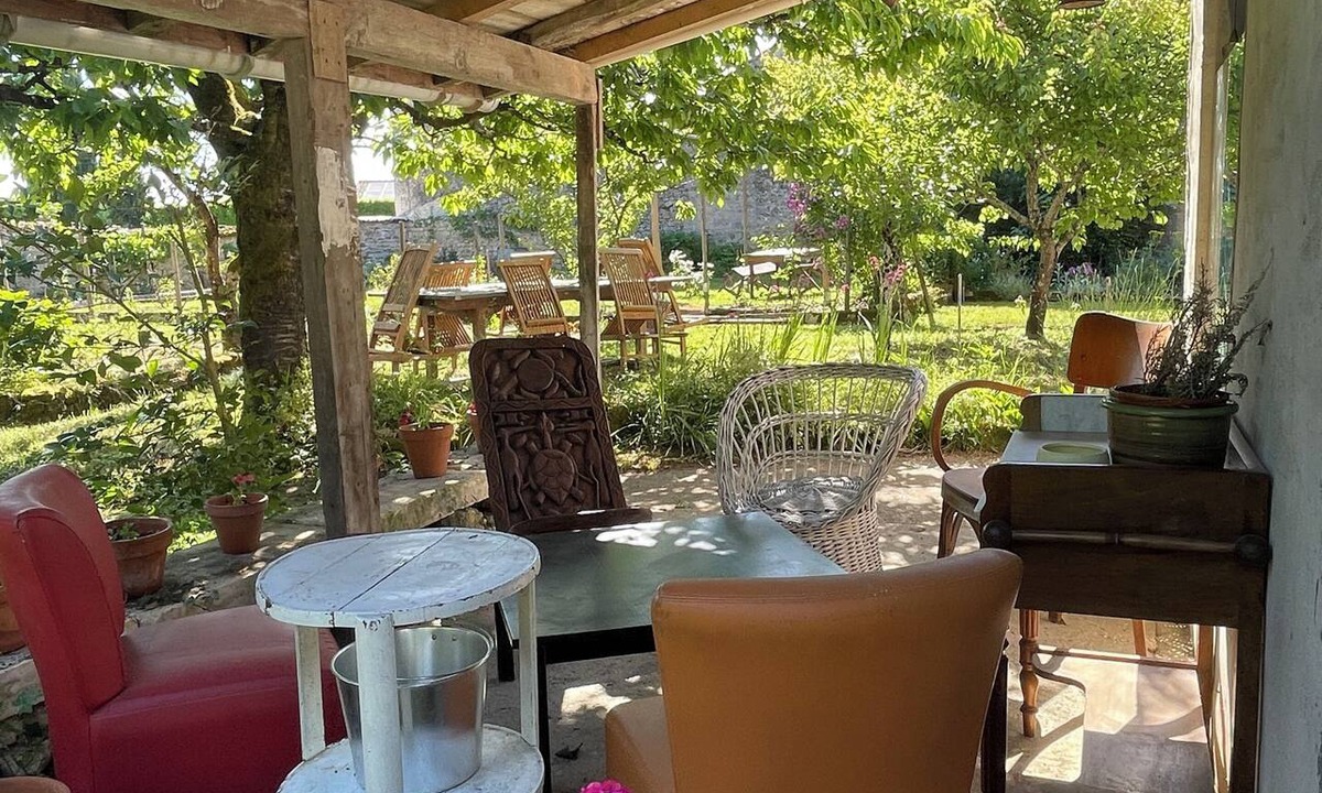 Saint-Simeux House | A traditional Charente family home with a courtyard and garden in a quiet little hamlet