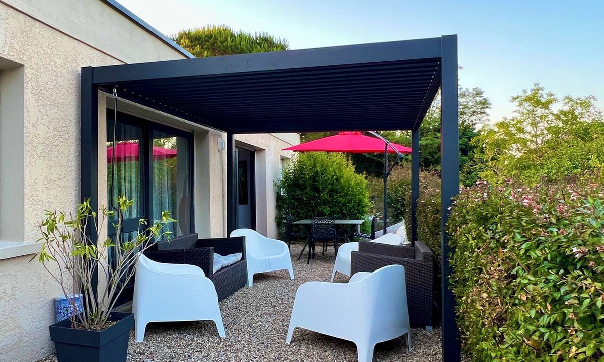 Saint-Vivien-de-Medoc Villa | Air-conditioned family home for 8 people & wooded property near the ocean and estuary