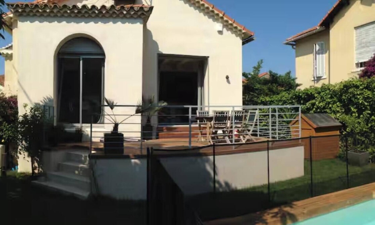 Chanot - Stade Velodrome House | Air-conditioned family home with heated, secure swimming pool