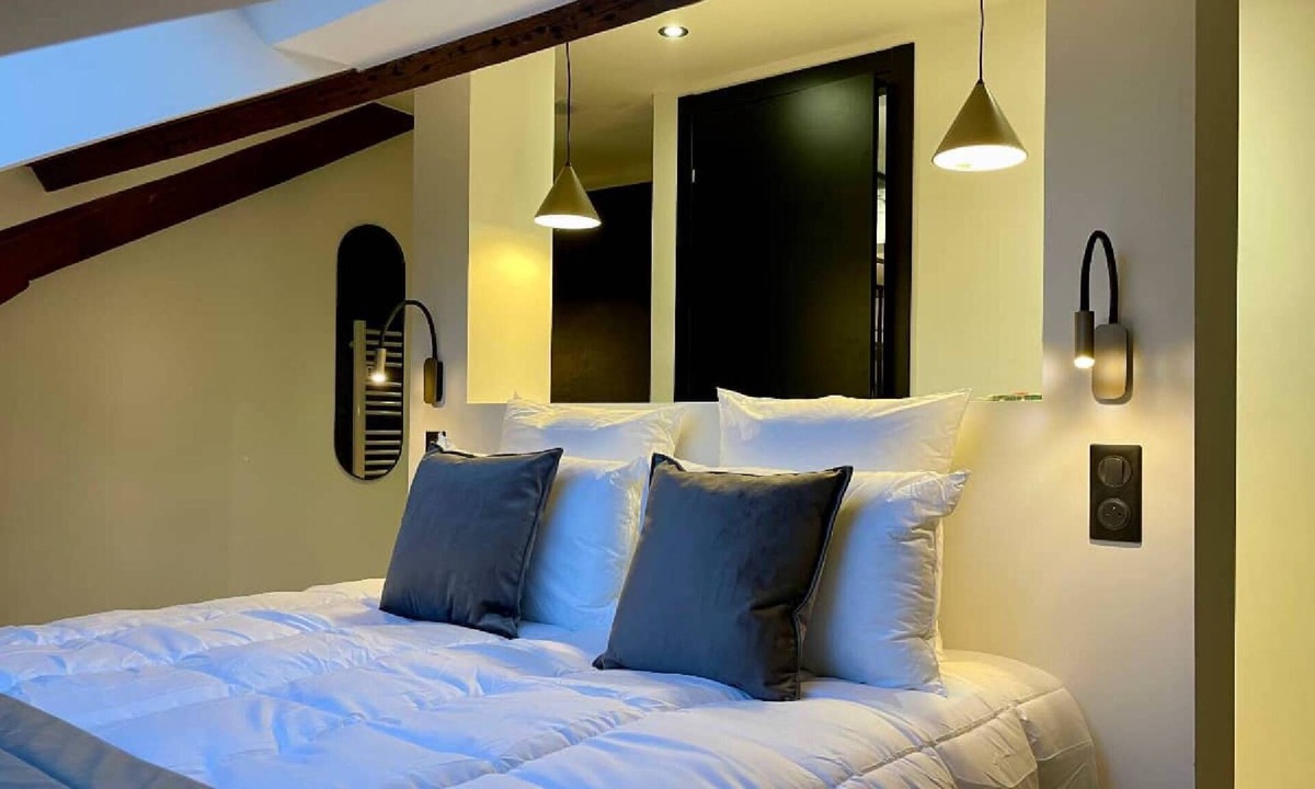 Dijon Centre Ville House | Alfred Suites is an elegant, upscale residence ideally located in the vibrant he