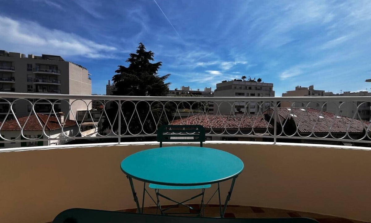 Juan-les-Pins Apartment | Antibes 4 person appartment near the beach