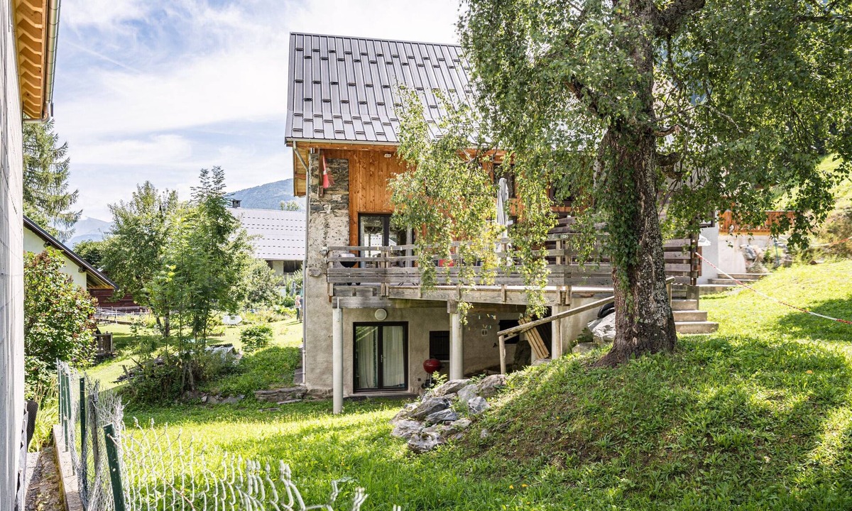 Saint-Colomban-des-Villards Apartment | Apartment 'Breizh Chalet - 14 Personnes' with Mountain View, Private Terrace and Wi-Fi