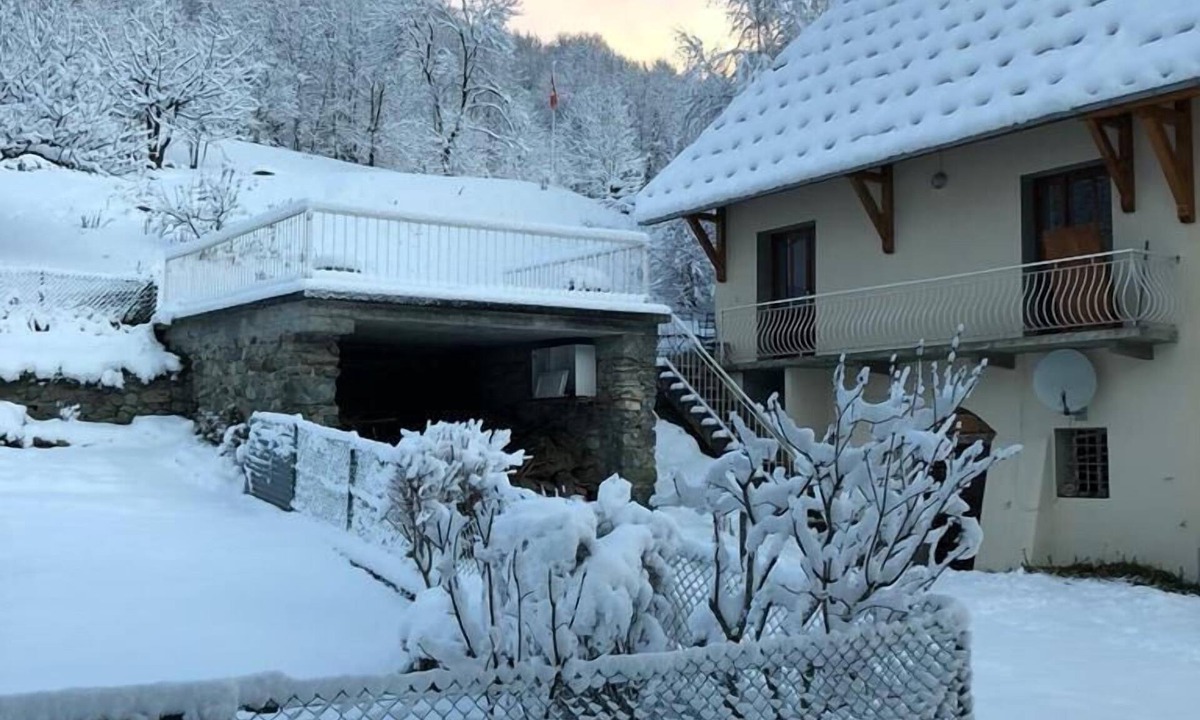 Saint-Colomban-des-Villards Apartment | Apartment with Terrace 5 minutes from Les Sybelles