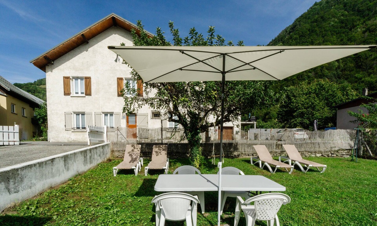 Saint-Martin-sur-la-Chambre Apartment | Apartment "Gîte Zen Attitude" with Mountain View, Private Hot Tub and Wi-Fi