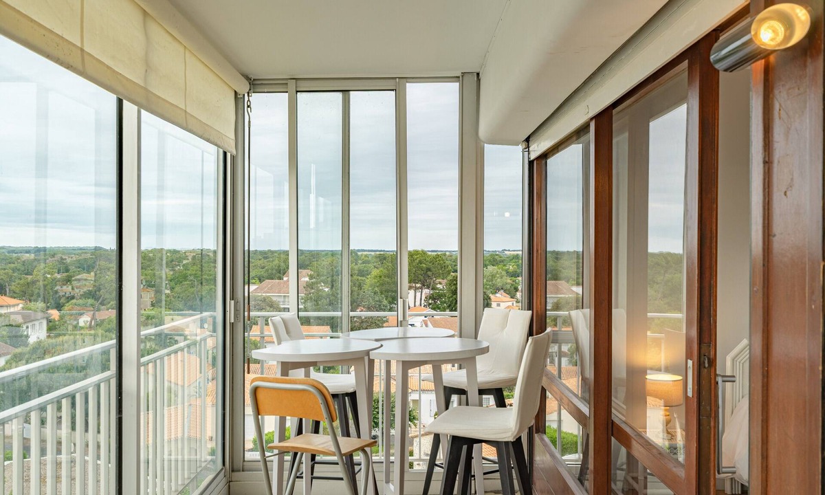 Saint-Georges-de-Didonne Apartment | Apartment 'La Résidence' with Sea View, Private Terrace and Wi-Fi