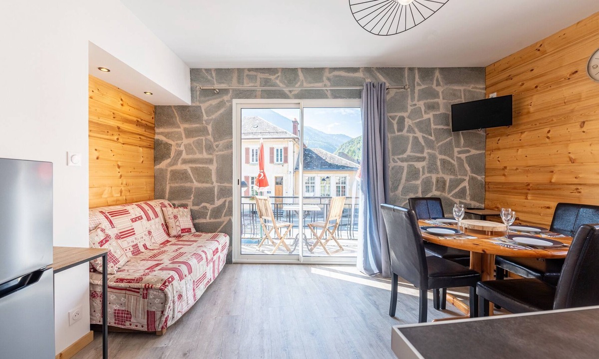Saint-Etienne-de-Cuines Apartment | Apartment 'Le Glandon' with Mountain View, Balcony and Wi-Fi