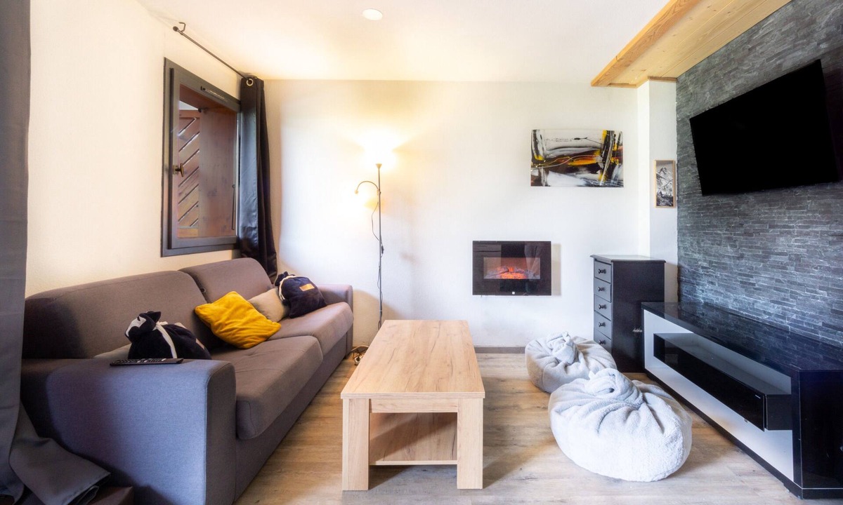 Albiez-Montrond Apartment | Apartment 'Albiez' with Mountain View, Shared Pool and Wi-Fi