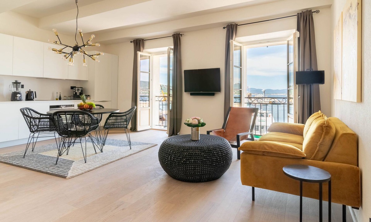 Old Town Apartment | Apartment Bellevue at the port of Saint-Tropez
