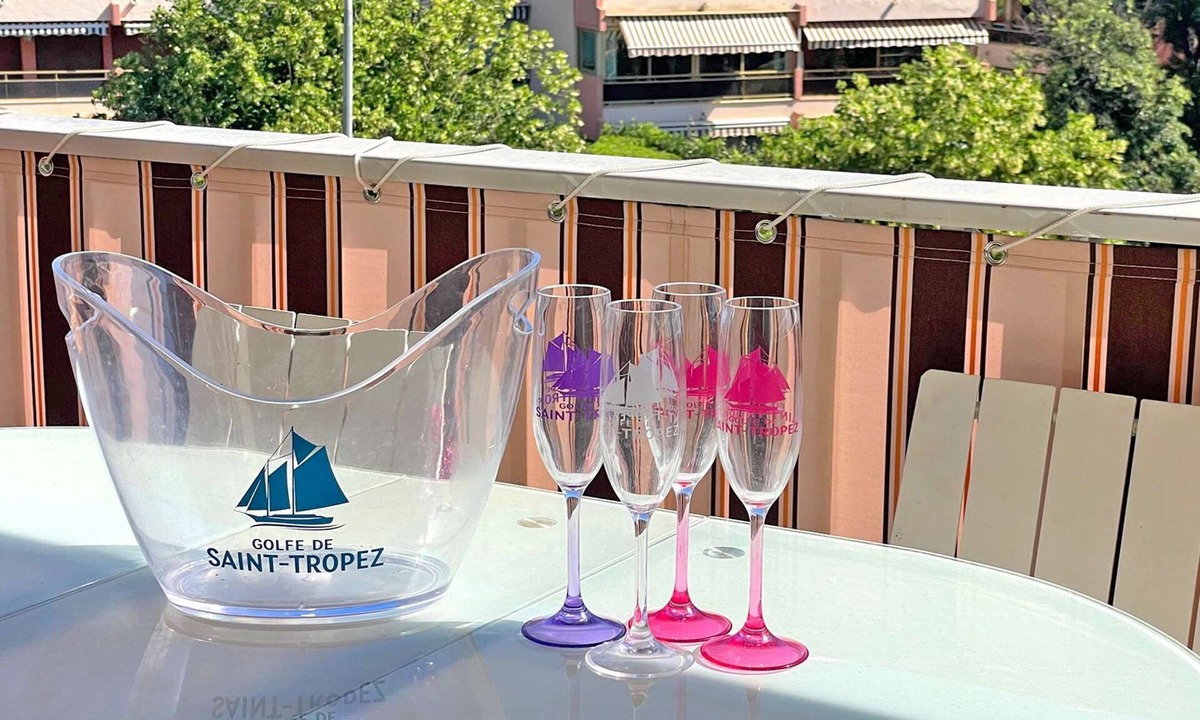 Sainte-Maxime Apartment | Apartment for 4 people – Air conditioning – Pool residence – Near the beach and town center.