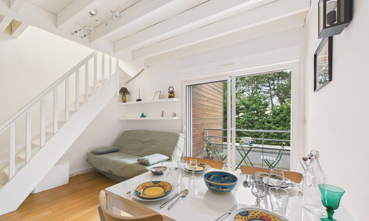 Prefailles Apartment | Apartment for 4, swimming pool, sea 150m away