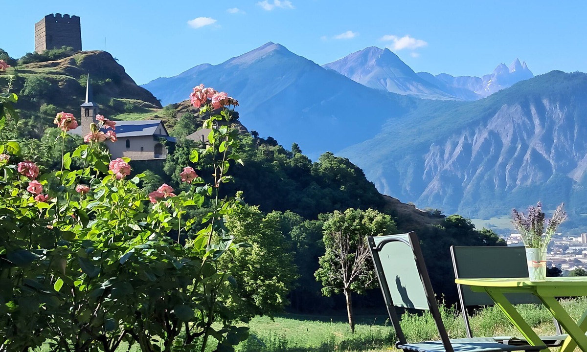 Le Chatel Apartment | Apartment 'T2' with Mountain View, Private Garden and Wi-Fi