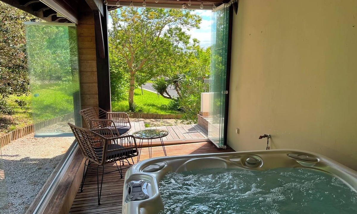 Briscous Apartment | Apartment in a Basque-style house, with a tree-lined garden, pool, hot tub, and ocean views; ideal for 6 people.