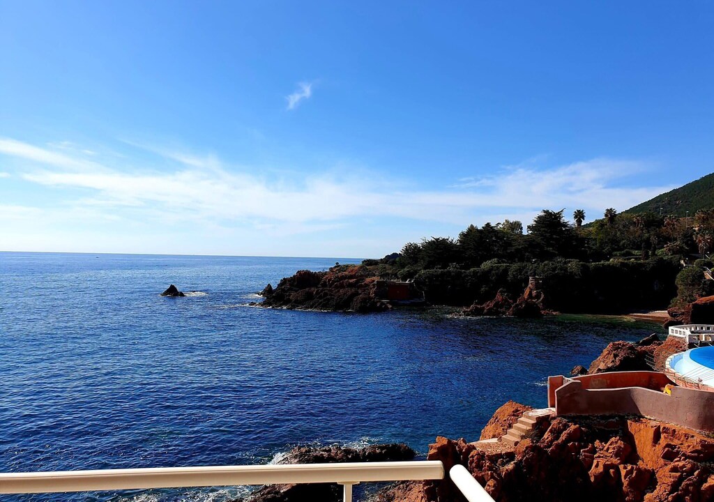 Le Trayas Apartment | Apartment in the sea