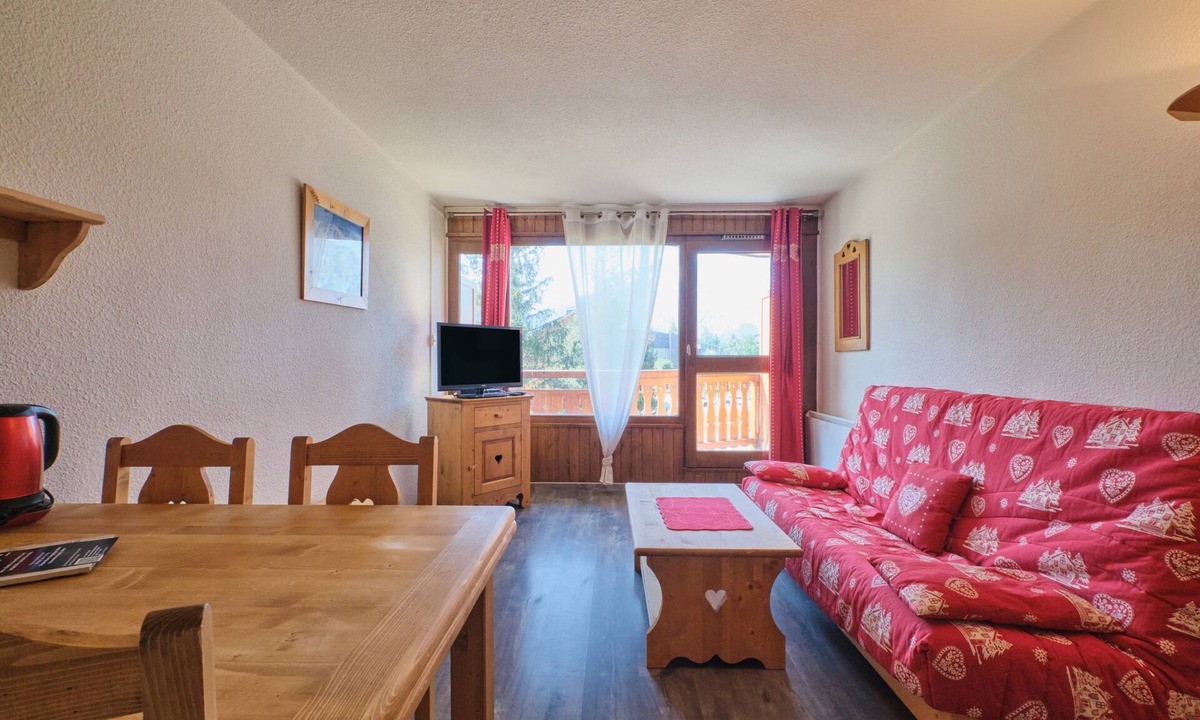 Mont-de-Lans Apartment | Apartment "La Montagne" with Mountain View, Balcony, and Wi-Fi