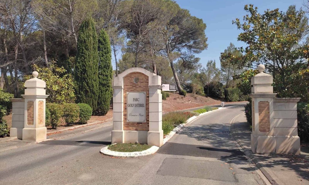 Valescure Apartment | APARTMENT RESIDENCE DOMAINE closed av private parking 10mn estèrel & plage agay