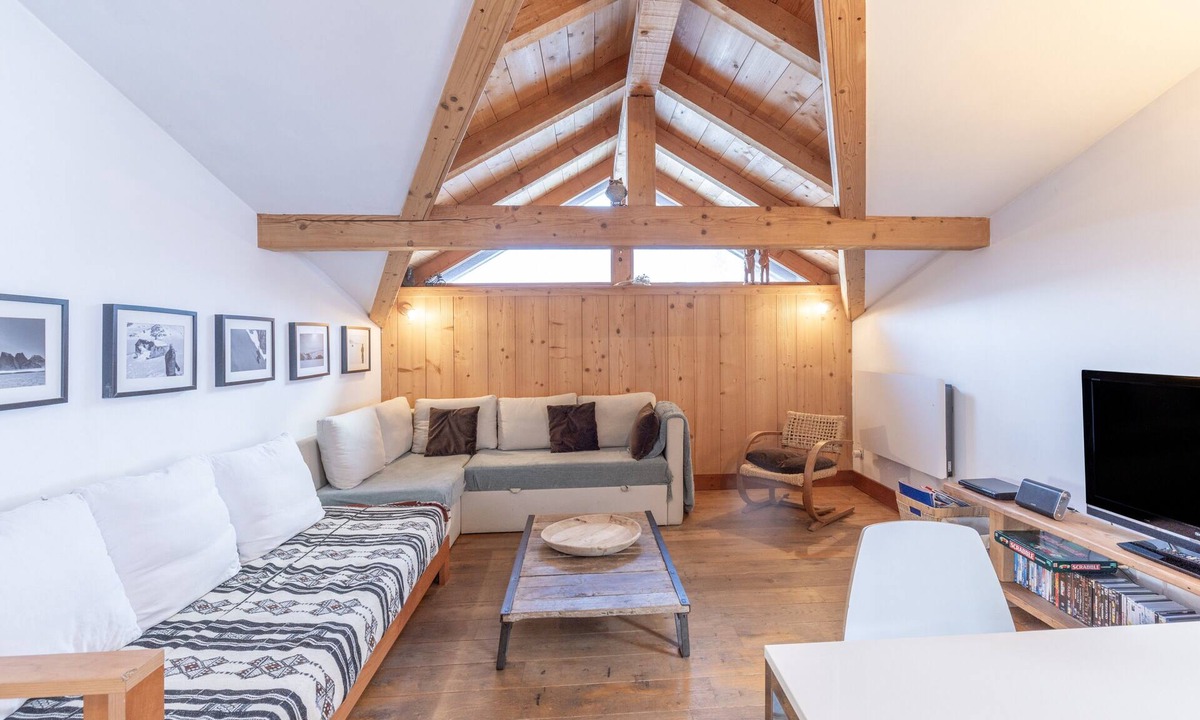 Les Houches Apartment | Apartment 'Style Loft Chamonix' with Balcony and Wi-Fi