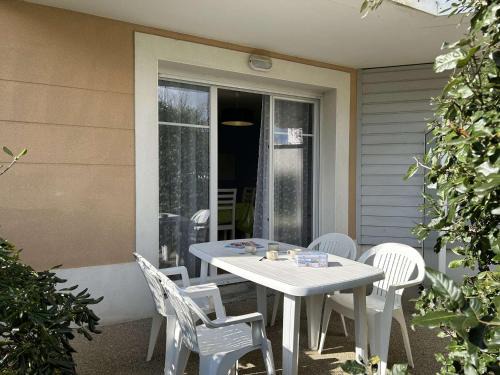 Saint-Gilles-Croix-de-Vie Apartment | Appartement moderne 2P, 4 couchages, terrasse, proche plage et centre, parking, St Gilles Croix de Vie - FR-1-224-217